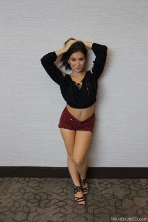 Nikki Davis Photo #49