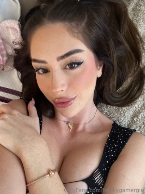 freakygamergirl Photo #32