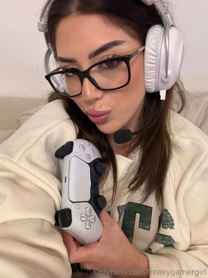 freakygamergirl Photo #36
