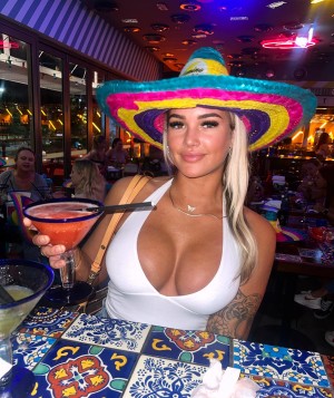 Holly Canning Photo #17