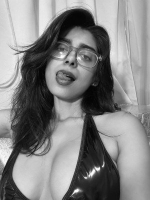 iamaqsapervaiz Photo #8