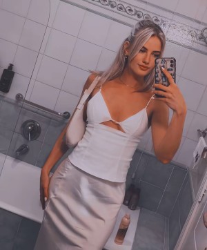 Issy Anderson Photo #16