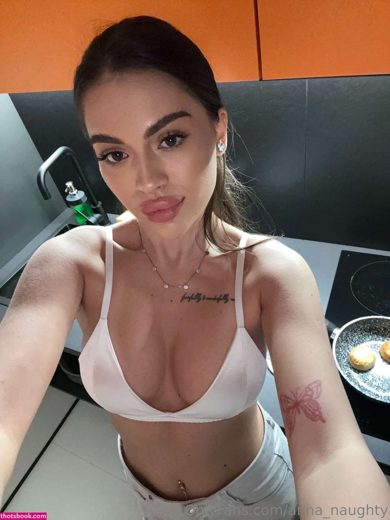 Valeria Seduction Photo #12