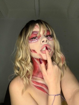 Sabrina Bloom Photo #5