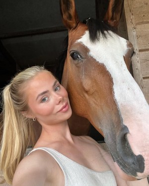 Faith Louisa Photo #31