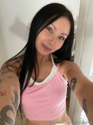 alicewebbb Photo #2