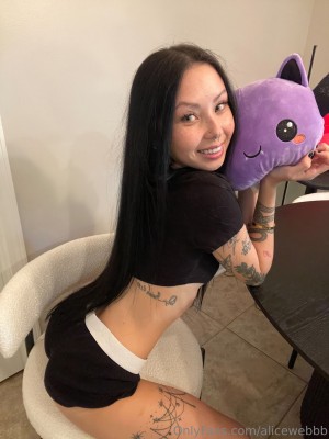 alicewebbb Photo #16