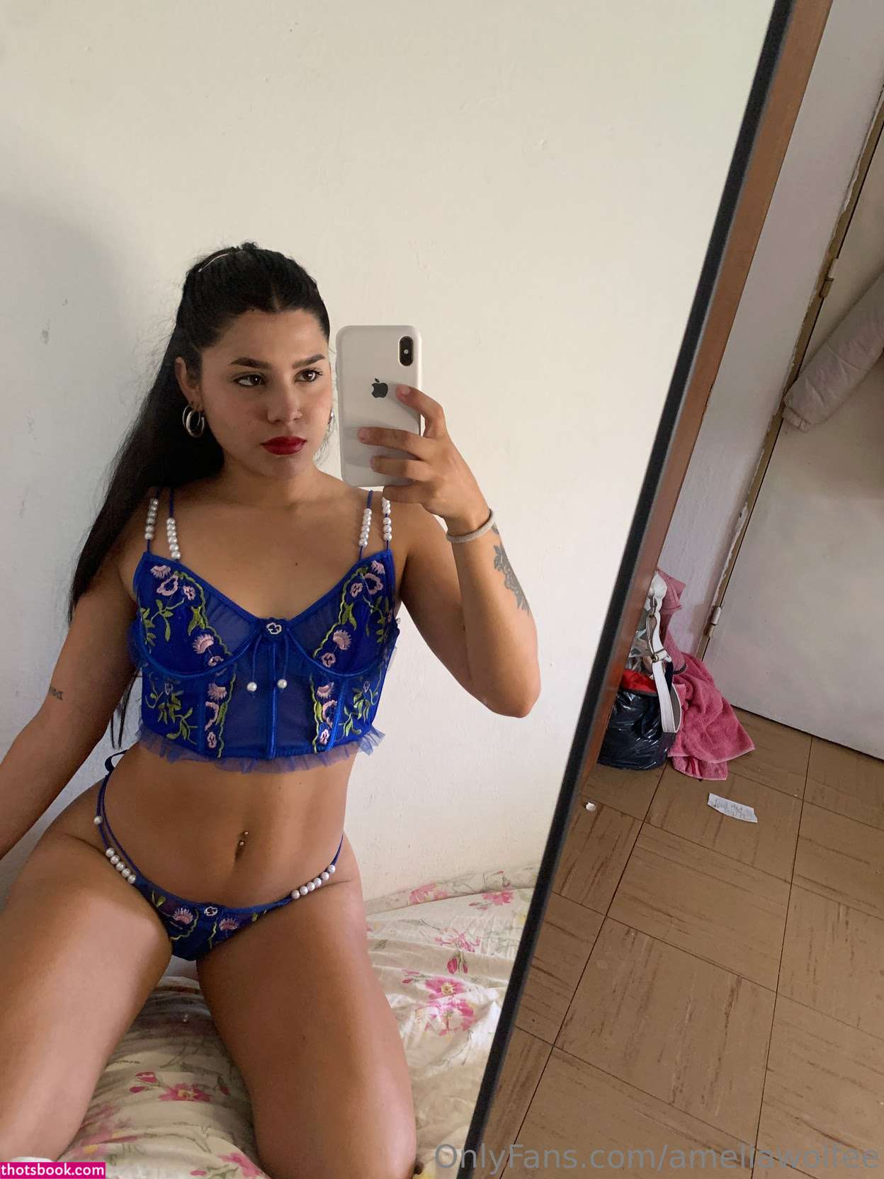 ameliawolfee Photo #2