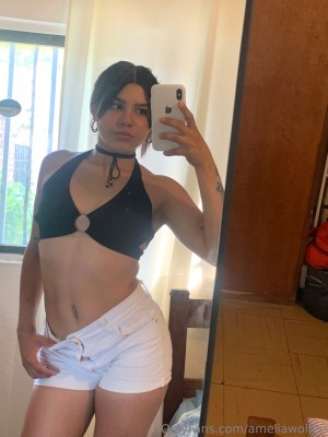 ameliawolfee Photo #1