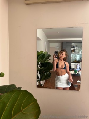 anniekrobbins Photo #35