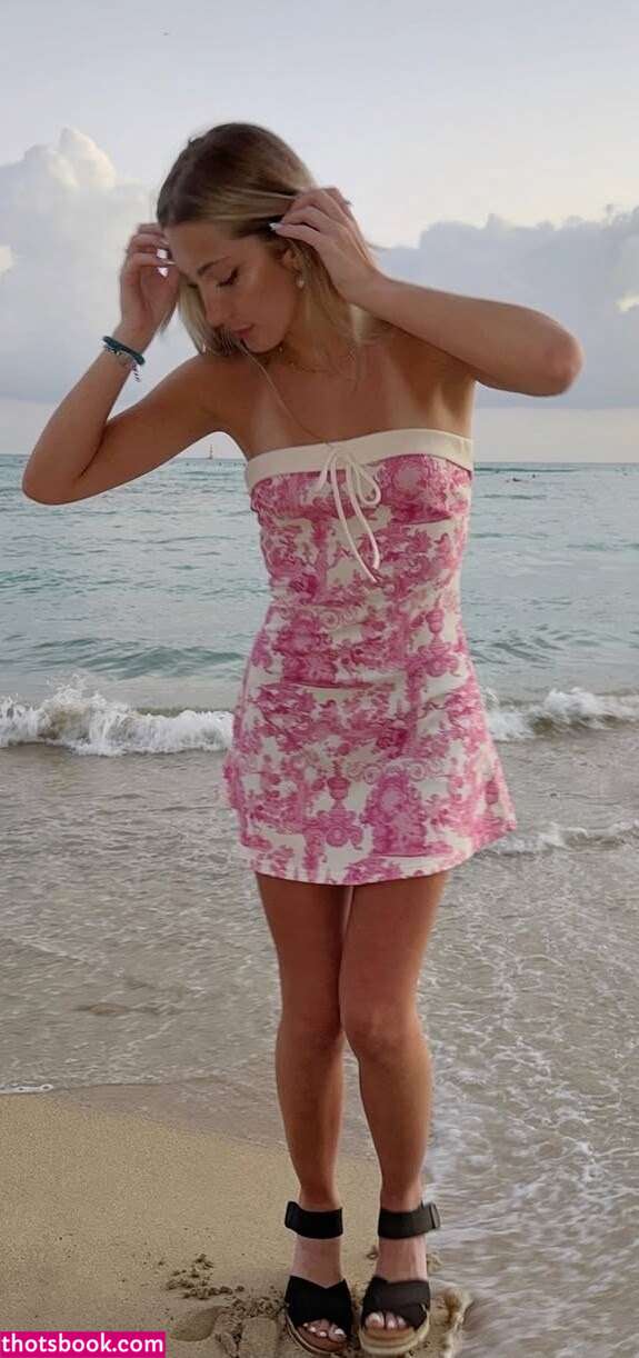 Caroline Ambrose Photo #12