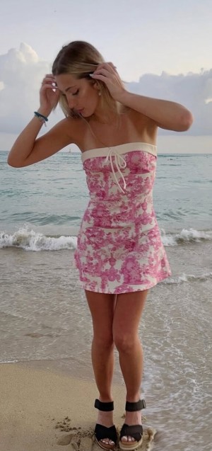 Caroline Ambrose Photo #12