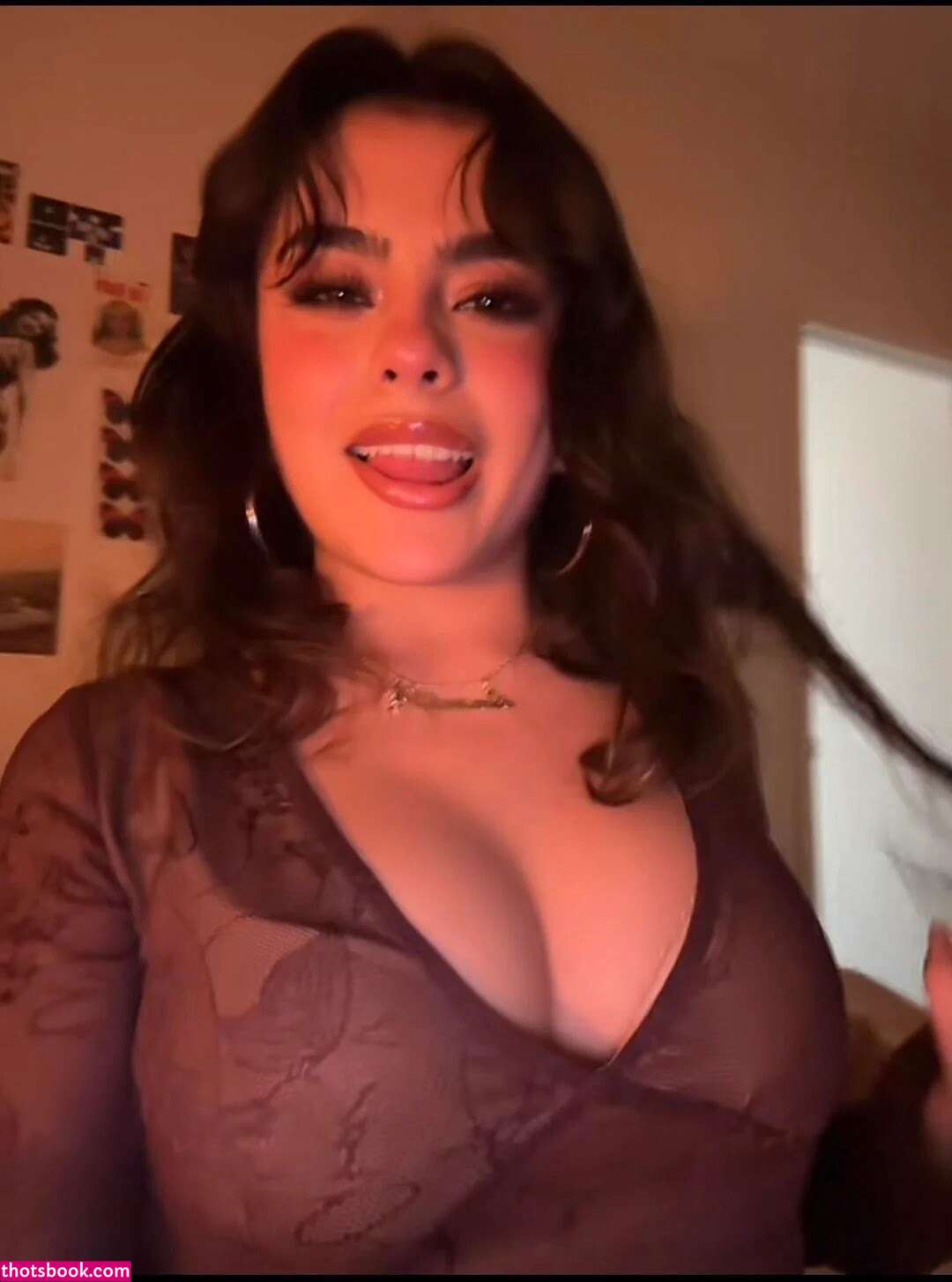 Amanda Ochoa Photo #3