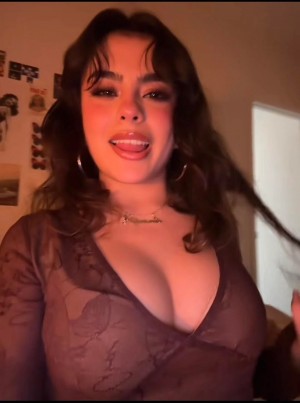 Amanda Ochoa Photo #3