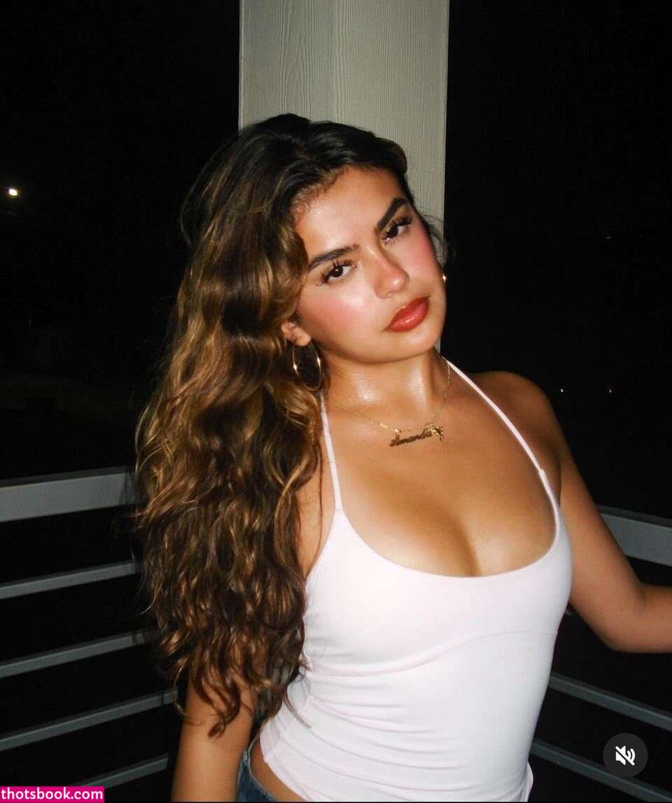 Amanda Ochoa Photo #8