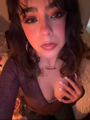 Amanda Ochoa Photo #6