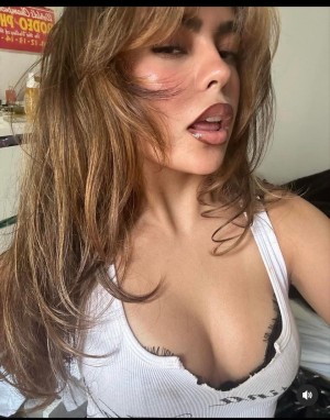 Amanda Ochoa Photo #7