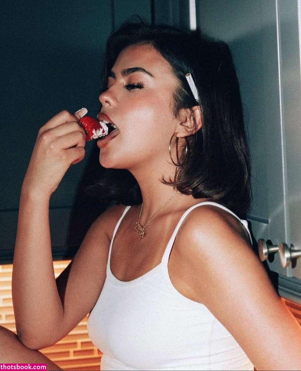 Amanda Ochoa Photo #13