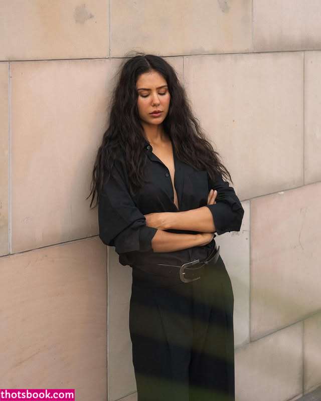 Sonam Bajwa Photo #41