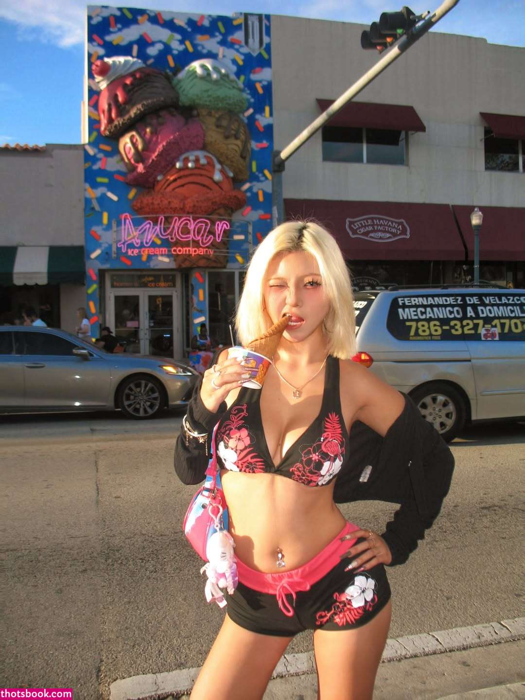 Vickie Pong Photo #17