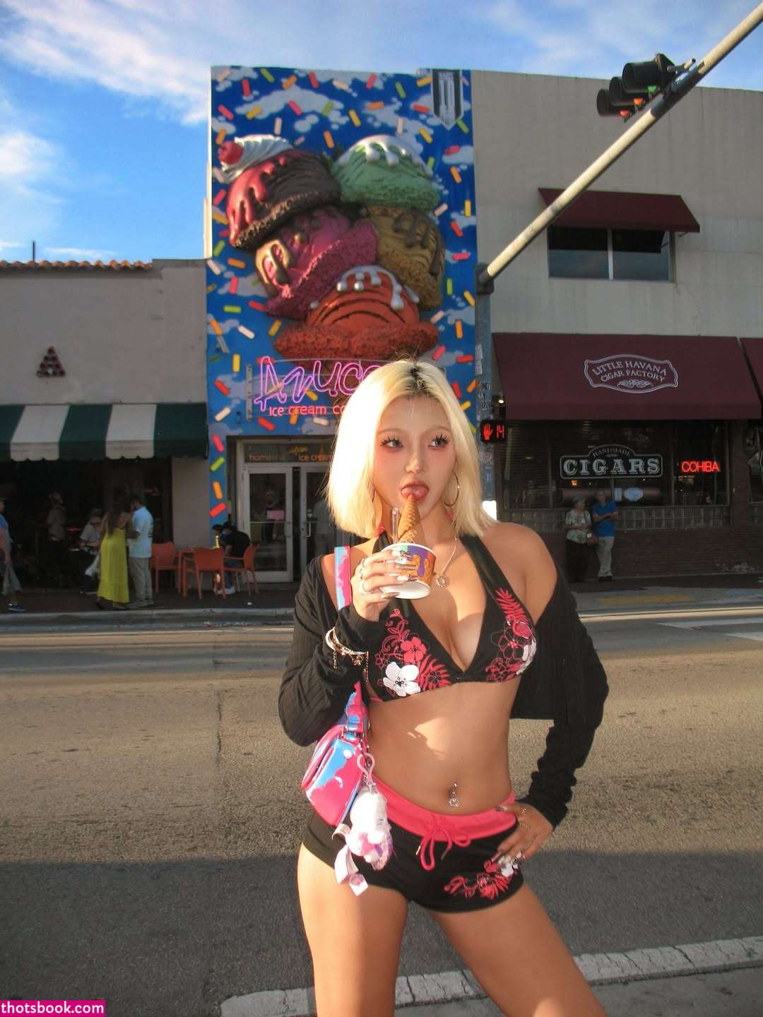 Vickie Pong Photo #18