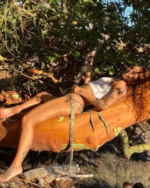 Lucyslounge Photo #10