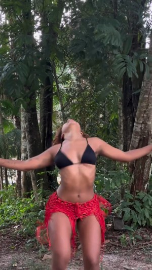 Manayra Santos Photo #4