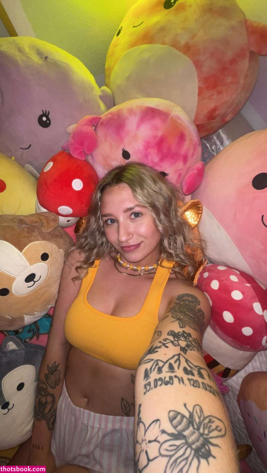 Abbbn0rmal Photo #14