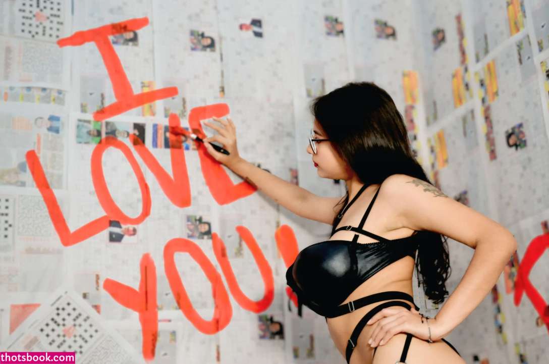 Angelique Angell Photo #1