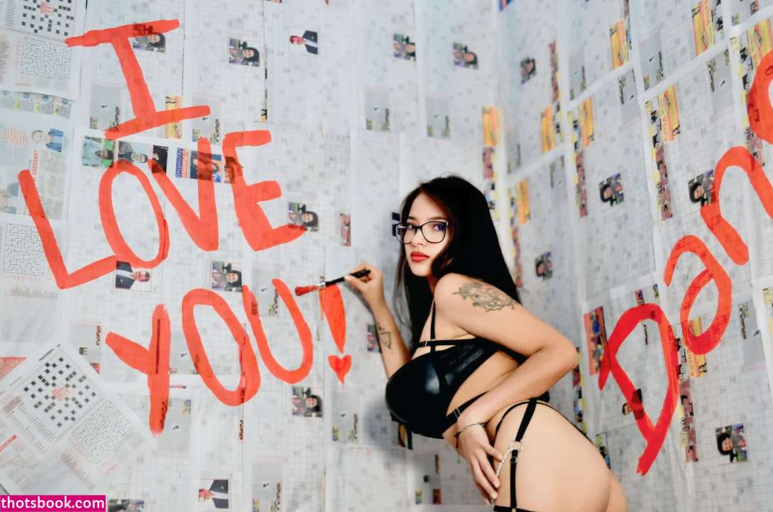 Angelique Angell Photo #3