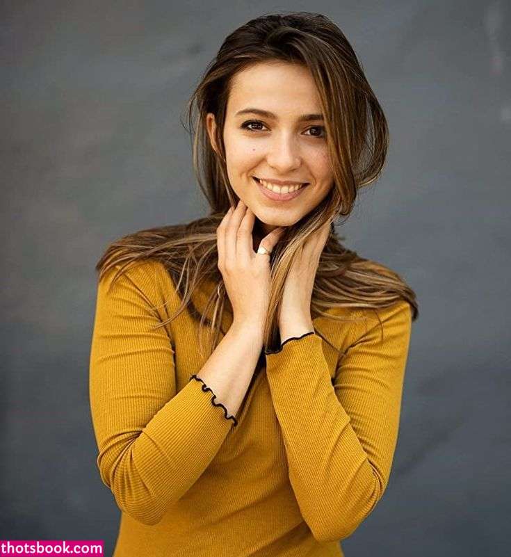 Anjelica Bette Fellini Photo #1