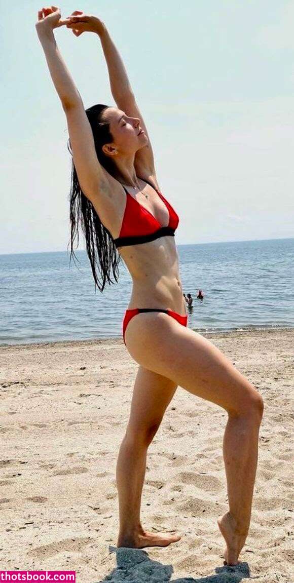 Anjelica Bette Fellini Photo #5