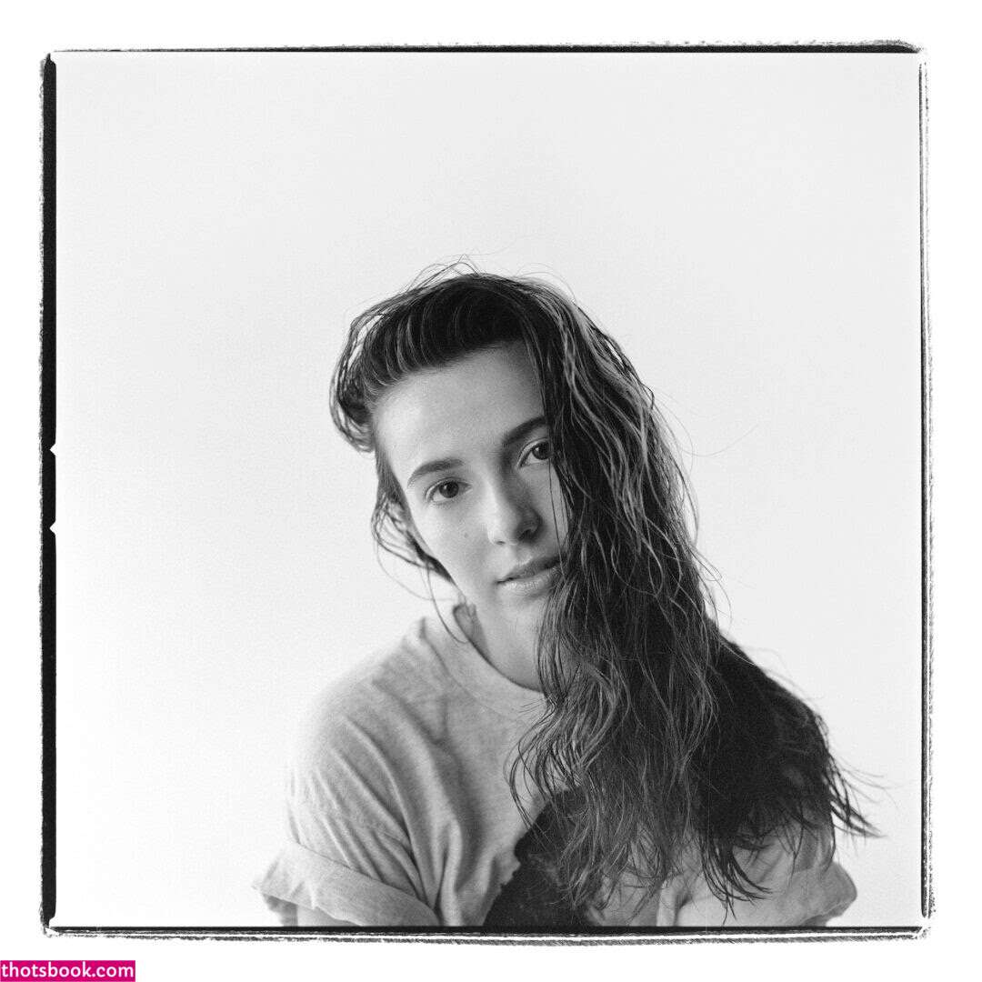 Anjelica Bette Fellini Photo #7