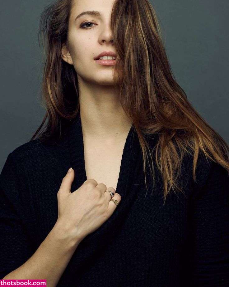 Anjelica Bette Fellini Photo #11