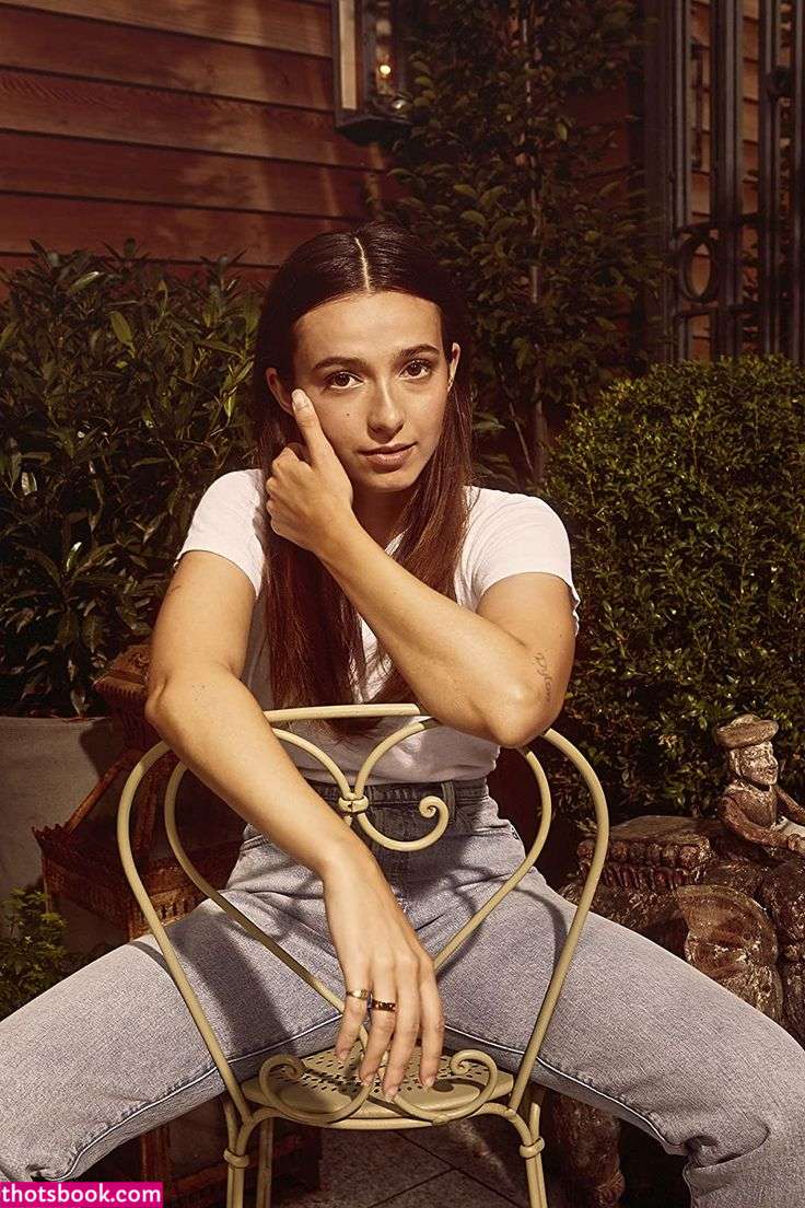 Anjelica Bette Fellini Photo #12