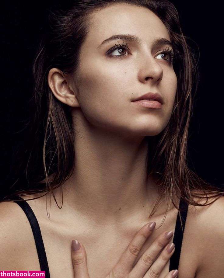 Anjelica Bette Fellini Photo #17