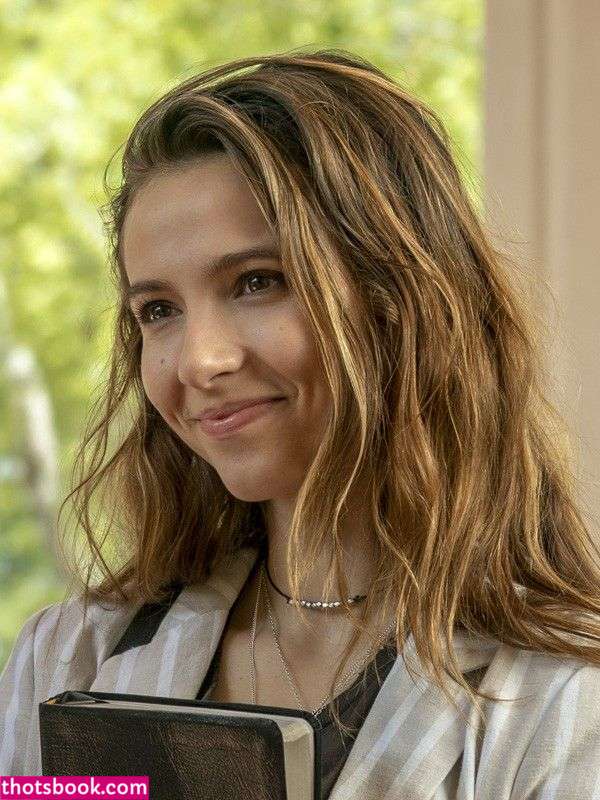 Anjelica Bette Fellini Photo #20