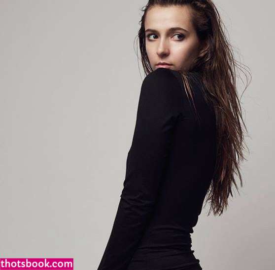 Anjelica Bette Fellini Photo #25