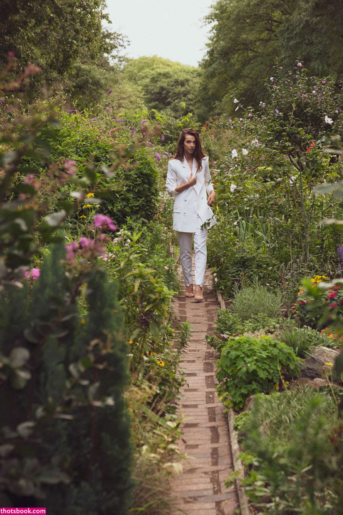 Anjelica Bette Fellini Photo #31