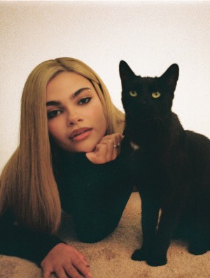 Ariana Greenblatt Photo #16