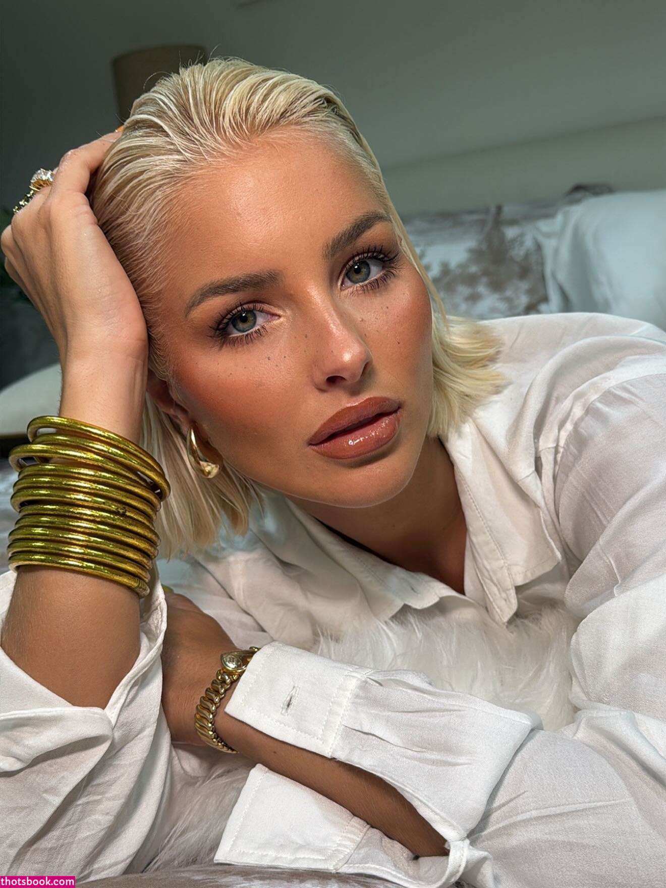 Caroline Weeks Photo #6