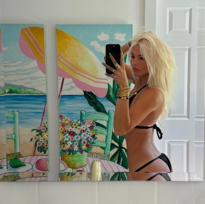 Caroline Weeks Photo #20