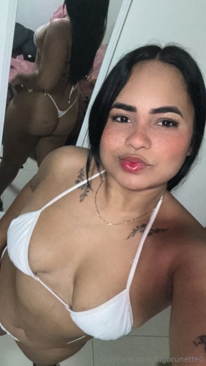 bigbrunette0 Photo #1