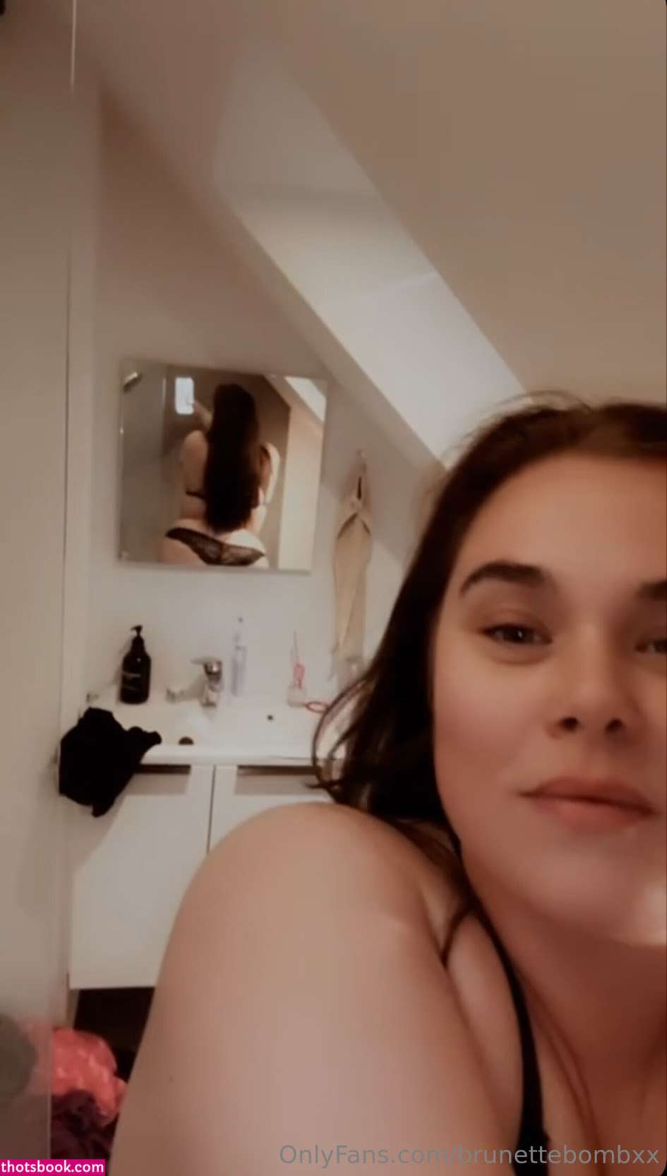 brunettebombxx Photo #3