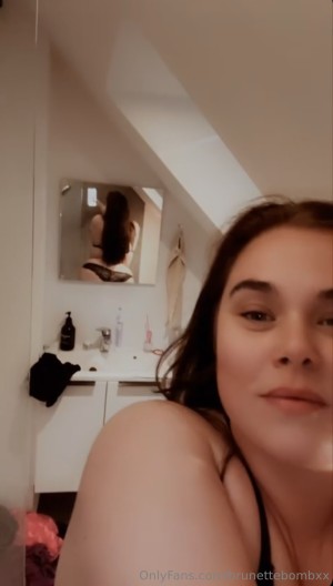 brunettebombxx Photo #3