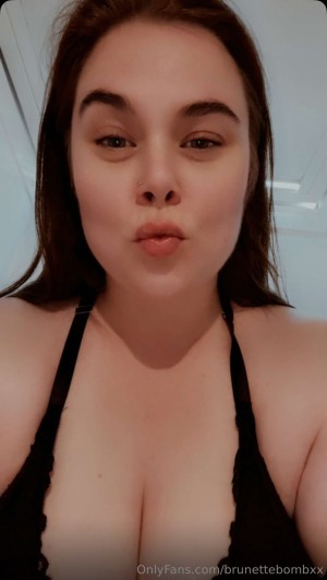 brunettebombxx Photo #12