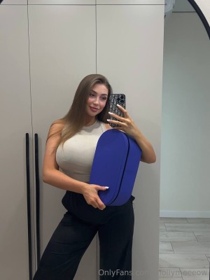 mollymeeeow Photo #6