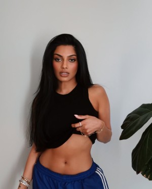 Chandrika Ravi Photo #18