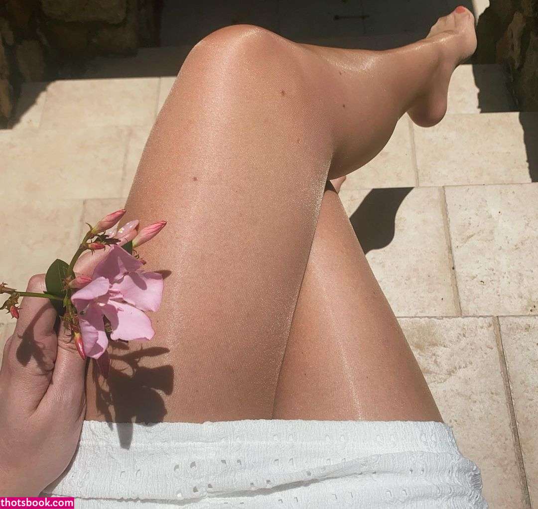 Emily Instyle Photo #18