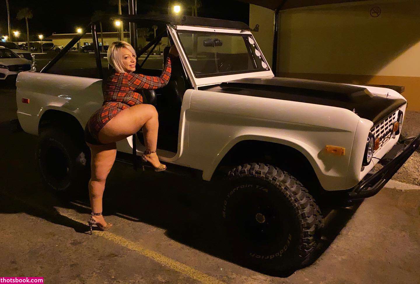 Rochaleona Photo #10